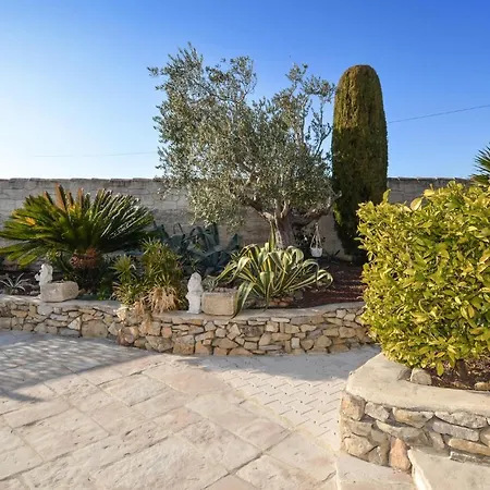 Cozy In Jonquiere Saint Vincen Semesterbostad