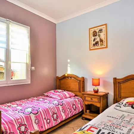 Ferienhaus Stunning In Jonquiere Saint Vincen Jonquieres-et-Saint-Vincent