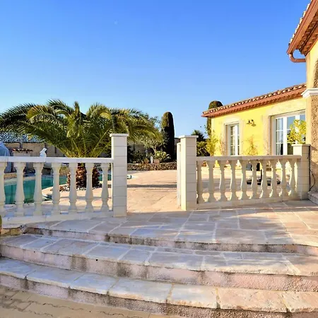 Semesterbostad Stunning In Jonquiere Saint Vincen Jonquieres-et-Saint-Vincent