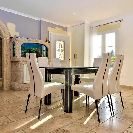 Сasa de vacaciones 3 Bedroom In Jonquiere Saint Vincen